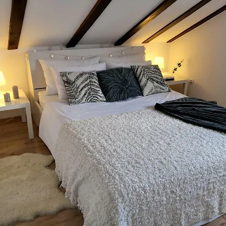 Attic Iris Apartment *