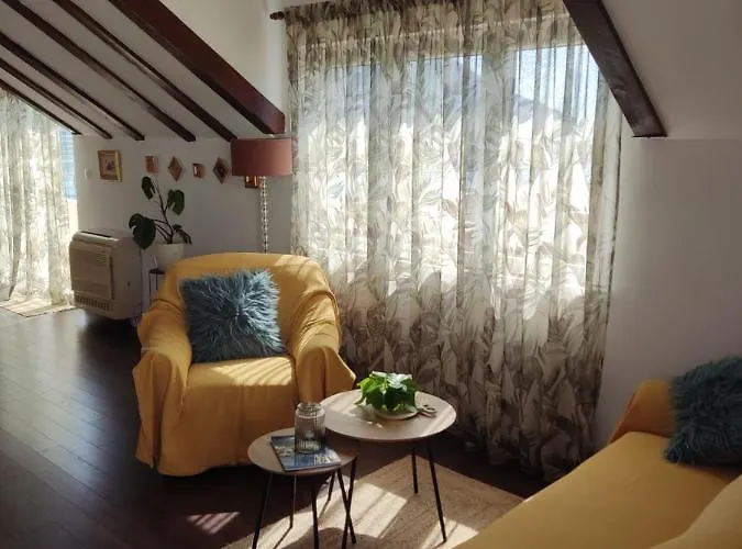 Attic Iris Apartamento *