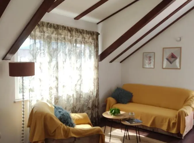 Attic Iris Apartamento *