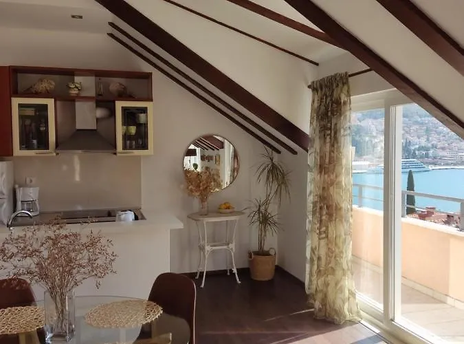 Attic Iris Apartamento *