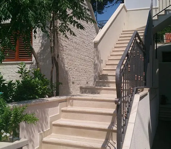 Attic Iris * Dubrovnik