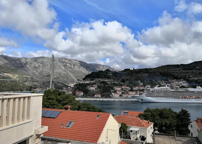 Attic Iris アパート